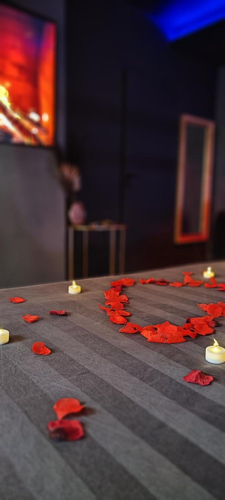 Bourg-Saint-Christophe Loft, Studio And Love Rooms מראה חיצוני תמונה