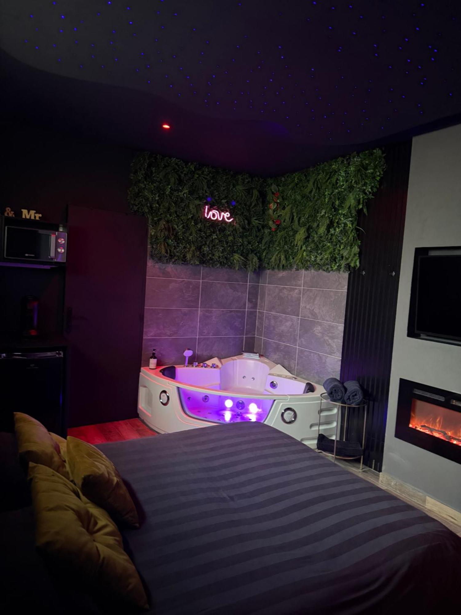 Bourg-Saint-Christophe Loft, Studio And Love Rooms מראה חיצוני תמונה